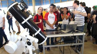 Feira de Profissões UNIVEM atrai alunos de Marília e região