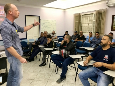 Maio Amarelo: Motoristas participam de Palestra na Gota de Leite