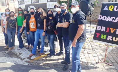 Life auxilia no drive thru beneficente em Garça