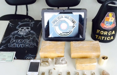 Trio é preso com tijolos de maconha