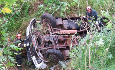 Ônibus de transporte escolar cai em ribanceira na zona Sul: 14 feridos