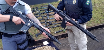 Polícias rodoviárias Federal e Estadual interceptam carregamento de fuzis que iria para a capital