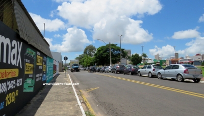 Trombadões roubam aposentado de 85 anos em plena luz do dia no centro