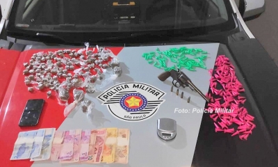 Dupla é presa pela Força Tática com drogas e arma na zona norte