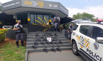 Polícia Rodoviária apreende vários fuzis e pistolas, na região 