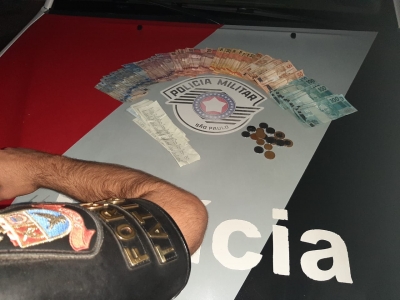 Homens são detidos com dinheiro e recibos do jogo do bicho