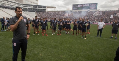Corinthians e Palmeiras duelam no Itaquerão