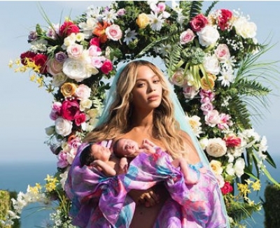Beyoncé divulga foto com filhos gêmeos e revela nomes