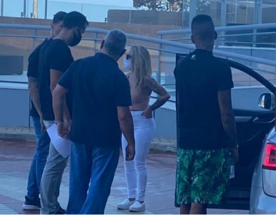 Polícia volta a hotel e leva amigos e mulher de MC Kevin para depor