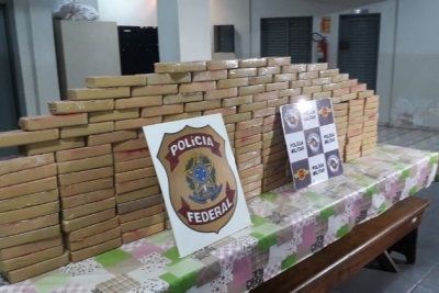 Caminhoneiro é preso com carga de pasta base de cocaína avaliada em R$ 3 milhões