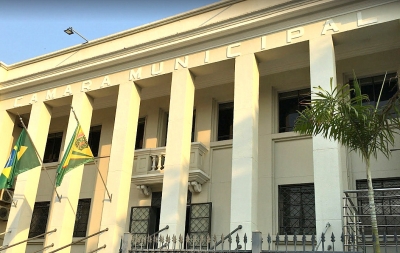 Projeto obrigará nível superior para assessores na Câmara