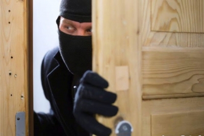 Aposentada tem casa furtada na zona sul