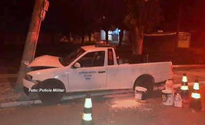 Criminoso sai da penitenciária, furta carro da Prefeitura e bate em poste