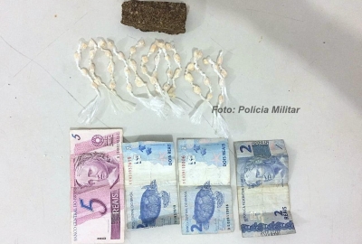 Homem é preso com 50 pedras de crack e diz que é para "consumo próprio" 