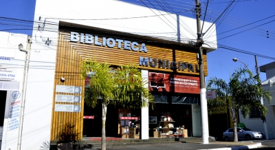 Biblioteca forma turma do curso de informática online do Telecentro Marília