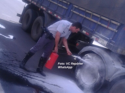 Patrulheiros agem rápido e evitam que carreta seja destruída por fogo
