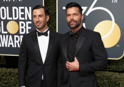 Ricky Martin tem companhia do noivo no Globo de Ouro