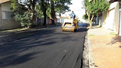 Asfalto continua com recapeamento e tapa-buracos