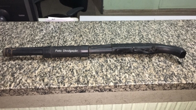 Dupla é presa após assalto com espingarda na região