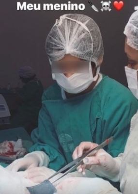 Médica leva filho para 