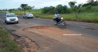 Avenida se torna "armadilha" para motoristas na zona norte. Ônibus se envolve em acidente