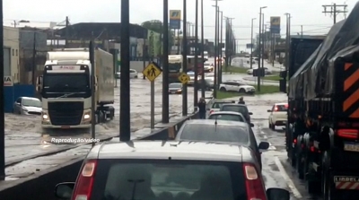 Chuva forte provoca interdição da BR-153 em Marília