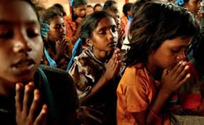 Índia: acidente com ônibus escolar deixa 30 mortos; 27 são crianças