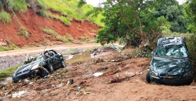 Mãe e filha morrem na região após córrego transbordar. Rodovias da região apresentam problemas