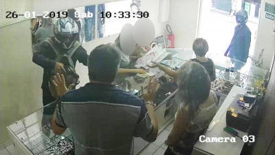 PM prende um dos acusados de assalto a joalheria em Marília
