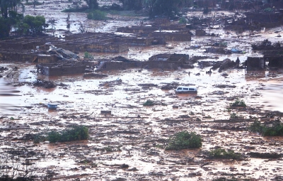 Bombeiros elevam para 23 o número de desaparecidos em Mariana