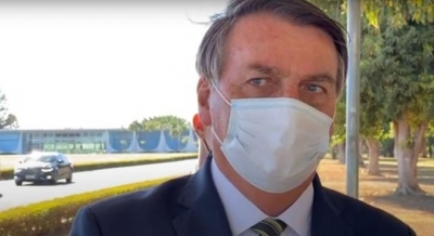 Bolsonaro critica quem reclama de valor do auxílio: "não é aposentadoria"