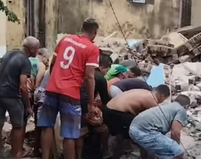 Prédio desaba e pessoas são soterradas no Grande Recife