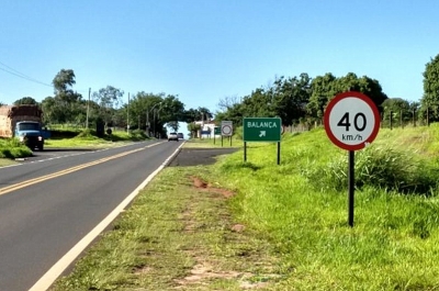 DER instalará balança para fiscalizar peso de caminhões, na região