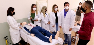 Unimar entrega novo laboratório de práticas na área da saúde