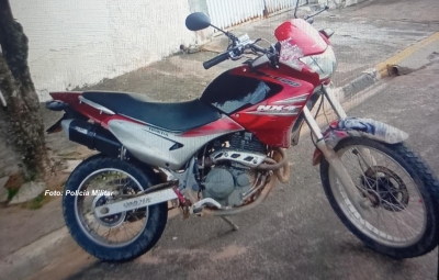 Após perseguição, Polícia Militar recupera moto furtada na região