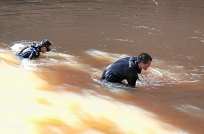 Corpo de pedreiro é resgatado em rio de Bauru