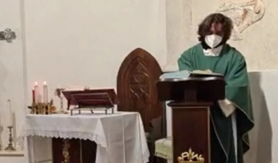 Padre confessa que está apaixonado e deixa igreja para viver um grande amor