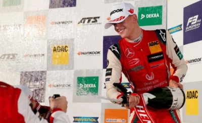 Filho de Schumacher é campeão da F-3 europeia e iguala o pai