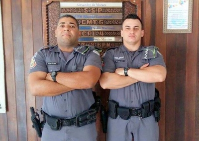 Policiais são homenageados após desfecho de ocorrência