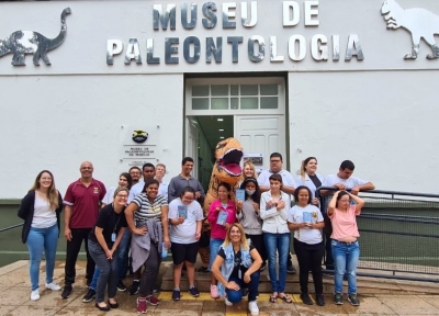 Alunos da Apae visitam Museu de Paleontologia 