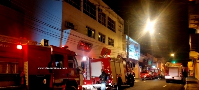 Corpo de Bombeiros controla incêndio no prédio da antiga CMN em Marília