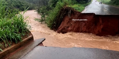 Casal escapa por pouco de ter carro 