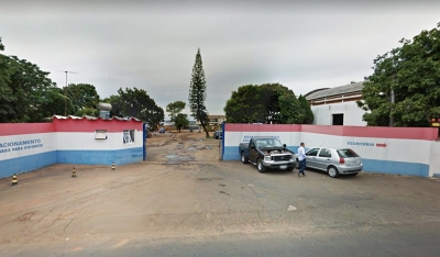 Funcionário da Codemar fica prensado após caminhão perder freio