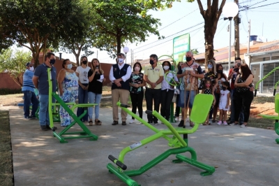 Unimed em parceria com a Prefeitura, inaugura Academia ao Ar Livre na praça do Cecap Polon