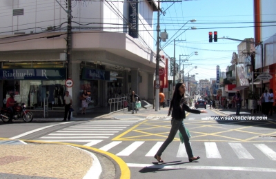 Confiança do comércio sobe e atinge maior patamar desde 2014