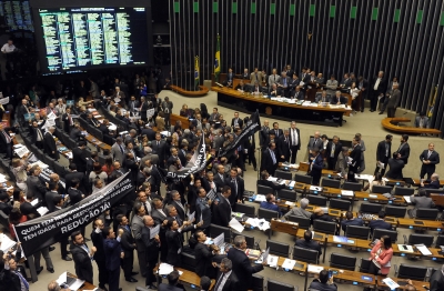 Estudo mostra que 75% dos deputados federais devem se reeleger