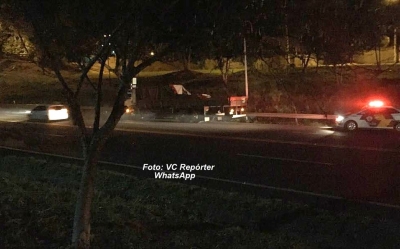 Homem morre atropelado por caminhão na SP-294