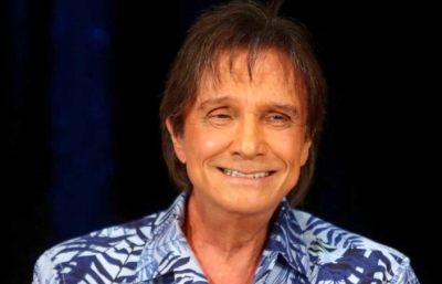 Roberto Carlos defende fim do aperto de mão e mais cuidados na pandemia