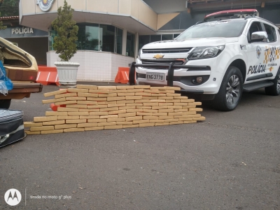 Casal é preso ao transportar dezenas de tabletes de maconha na SP-294 em Marília