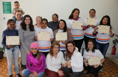 Fundo Social entrega certificados dos cursos: Padaria Artesanal e Escola de Beleza   
